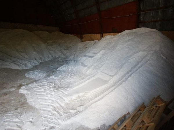 Готовь сани летом: в Кременчуге закупили 13 вагонов соли