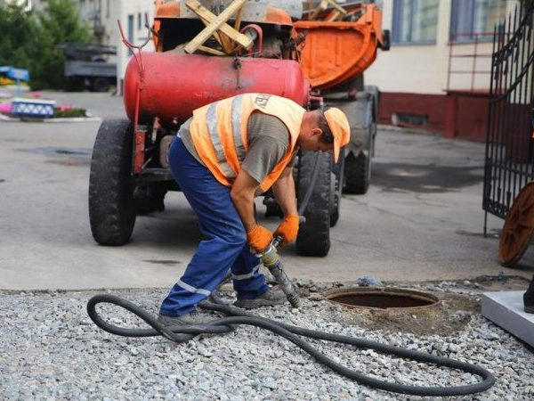 Кременчугские дорожники проводят комплексный ремонт