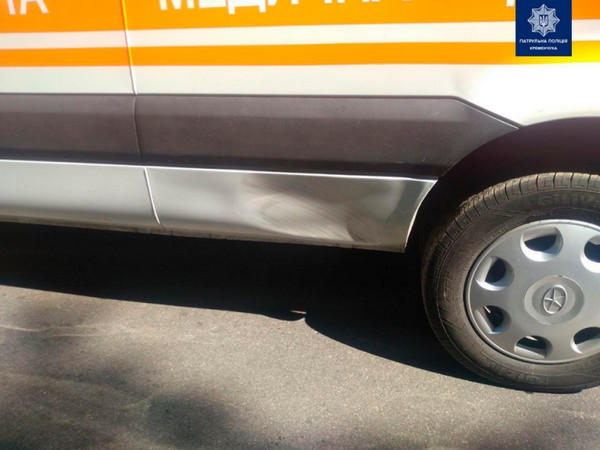 Кременчужанка врезалась в автомобиль «скорой» и покинула место ДТП