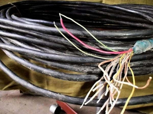 Полиция задержала кременчужанина во время кражи кабеля из канализационного люка