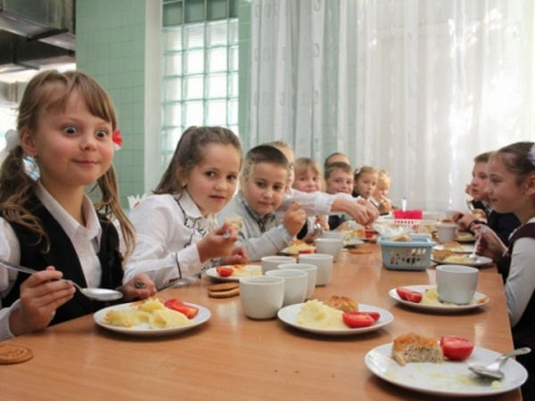 Учащие младших классов в кременчугских школах будут питаться бесплатно