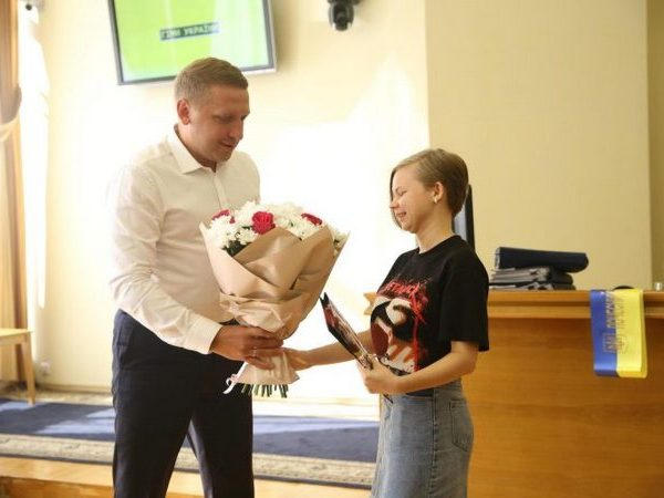 Дочь погибшего в зоне АТО Александра Поросюка получила квартиру