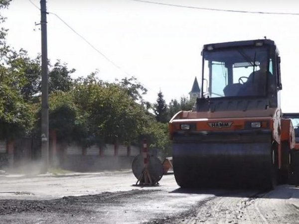 В Кременчуге продолжается замена асфальтного покрытия