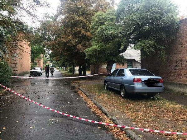 В Кременчуге на капоте машины нашли гранату