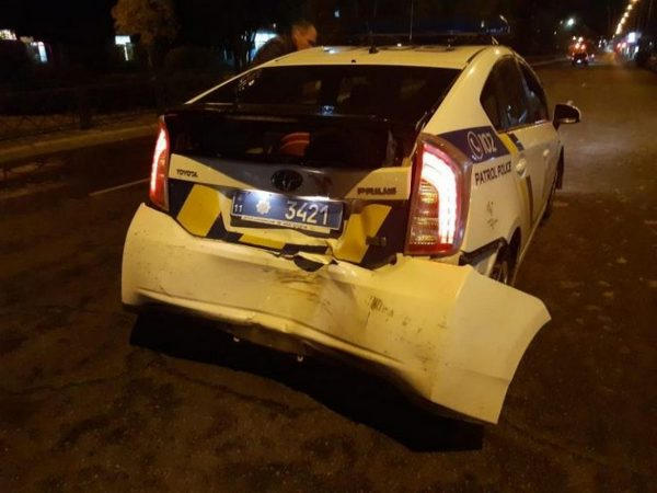 В Кременчуге BMW протаранил автомобиль полиции
