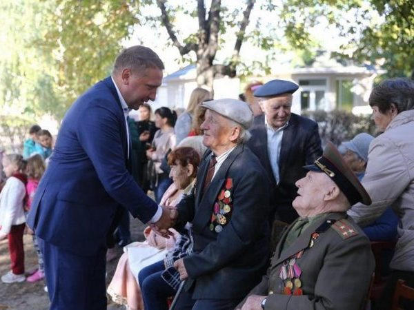 Мэр Кременчуга поздравил жителей микрорайона №9 с Днем города
