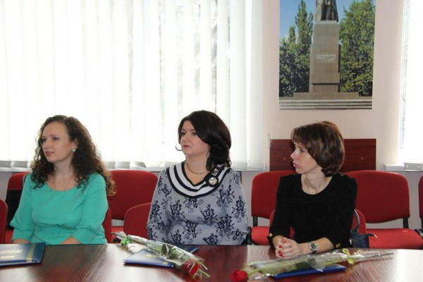 Виталий Малецкий поздравил кременчугских педагогов с 8 марта