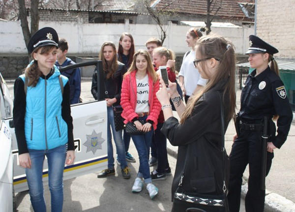 Кременчугские школьники увидели всю работу полиции