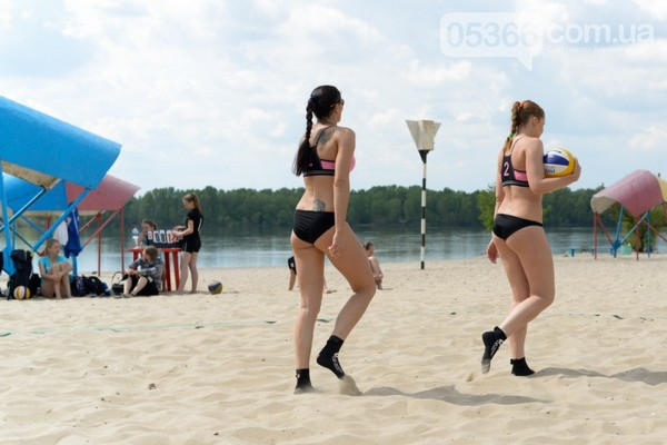 В Кременчуге прошел чемпионат по пляжному волейболу среди женщин