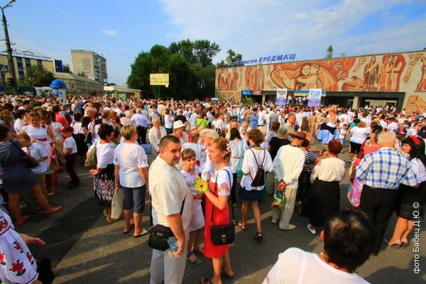 3-й Парад вышиванок в Кременчуге опять бьет все рекорды