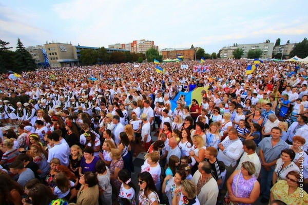 3-й Парад вышиванок в Кременчуге опять бьет все рекорды