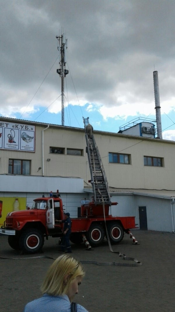 В Кременчуге горел магазин: огонь уничтожил кабели станции сотовой сети