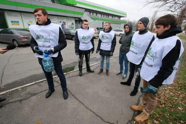Кременчугские активисты насобирали «гору» использованных шприцов