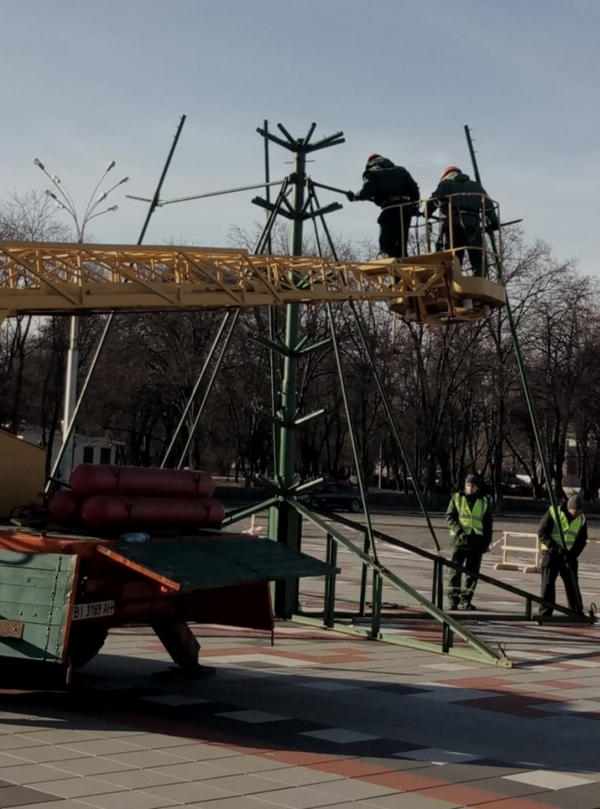 Кременчугские коммунальщики начали подготовку к Новому году