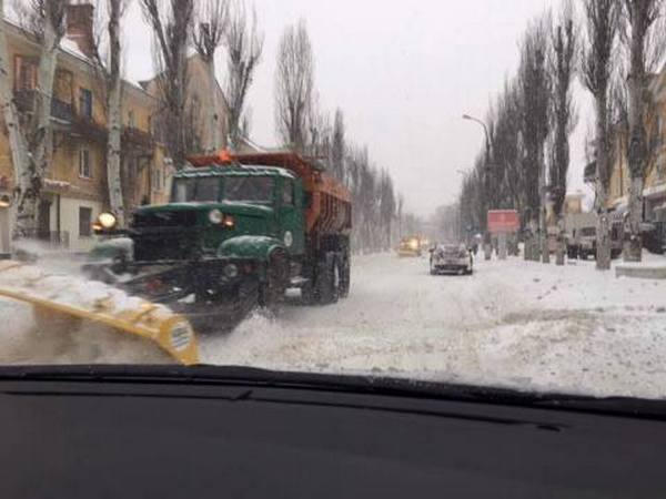 Кременчугские коммунальщики отчитываются об эффективной работе по борьбе со снегопадом