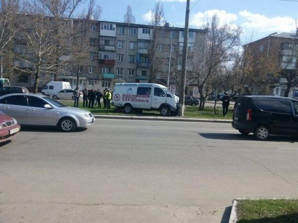 Автомобиль КП «Кременчугводоканал» врезался в столб: водителя спасти не удалось