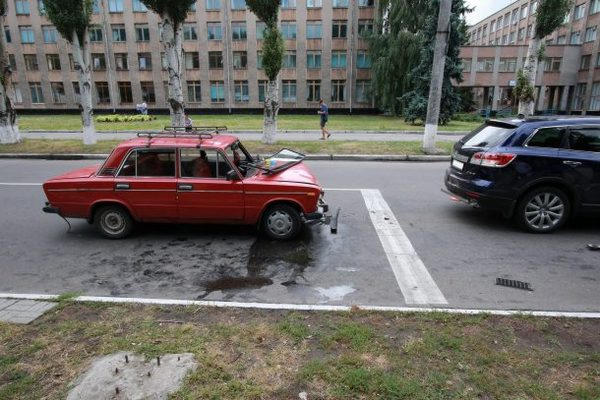 В Кременчуге ВАЗ въехал в Mazda и рострощил себе «передок»