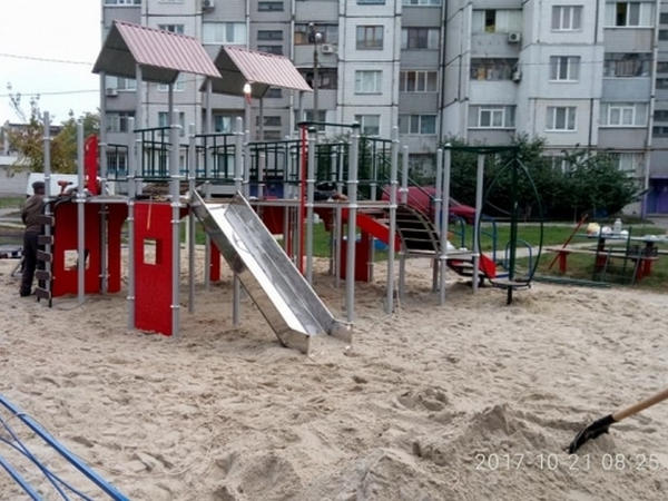 В Кременчуге появилась новая детская площадка