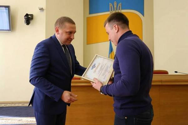 Еще двум участникам АТО вручили сертификаты на получение квартир в Кременчуге
