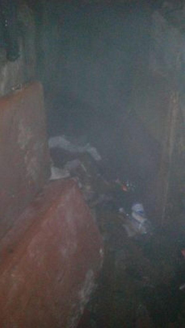 В Кременчуге бомжи устроили пожар в подвале жилого дома
