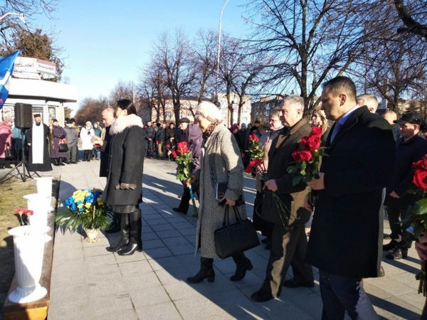 Кременчужане почтили память Героев Украины