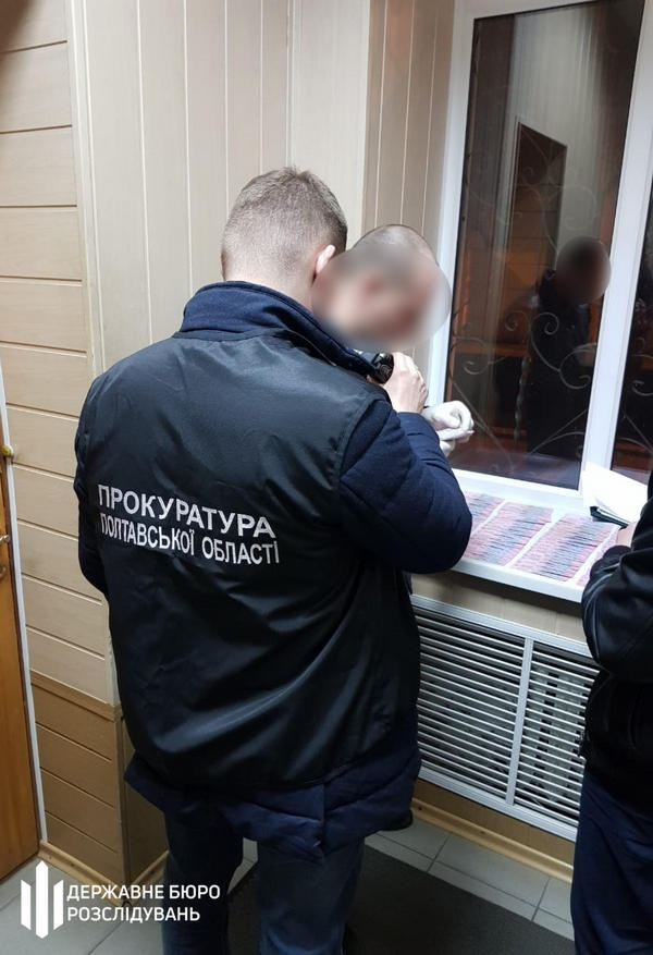 В Кременчуге задержали правоохранителя на получении взятки в размере 30 тысяч гривен