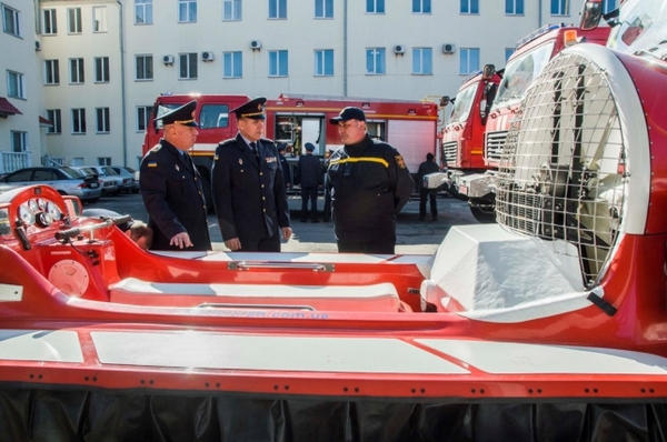 Кременчугские спасатели получили аэроглиссер с воздушным винтом «Торнадо»