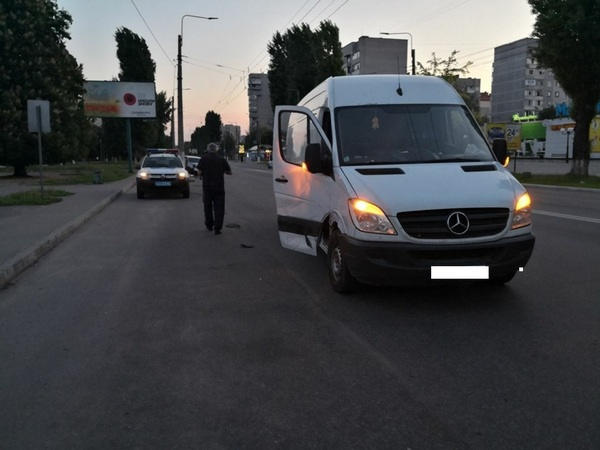 В Кременчуге на проспекте Леси Украинки столкнулись два автомобиля