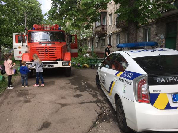 Кременчугские спасатели обнаружили в закрытой квартире труп мужчины