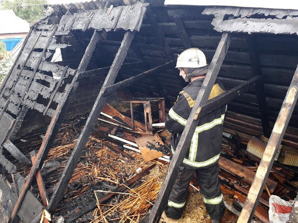 Кременчугские спасатели тушили пожар в частном доме