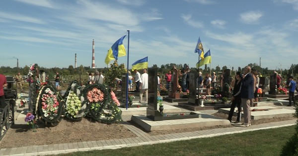 В Кременчуге на Свиштовском кладбище впервые состоялся митинг памяти
