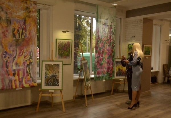 В Кременчугской художественной галереи открылась выставка Анны Арламовой