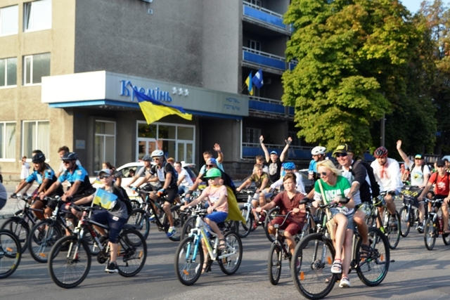 В Кременчуге ко Дню Независимости состоялся патриотический велопробег