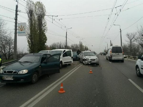 В Кременчуге произошло ДТП при участии четырех авто