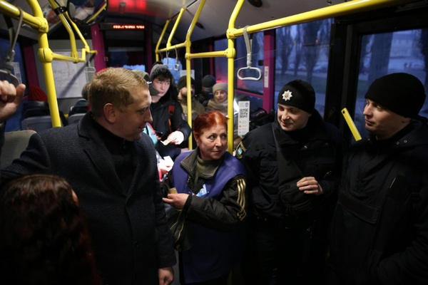 Мэр Кременчуга стал ближе к народу: проехался на троллейбусе