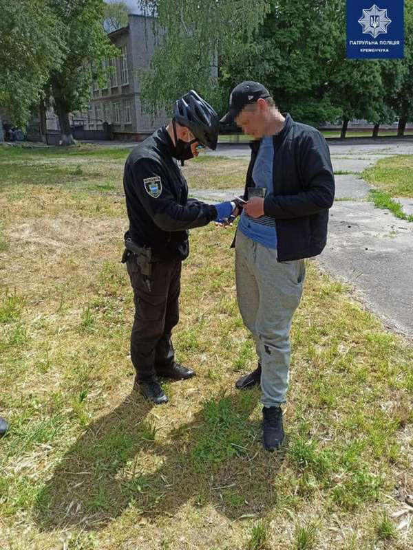 В Кременчуге велопатруль задержал двух мужчин с наркотическими веществами