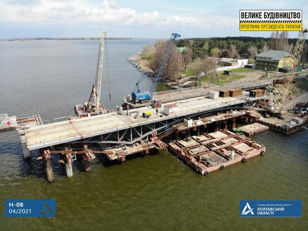 Водолазы приобщились к ремонту моста на трассе Кременчуг-Борисполь
