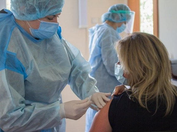Кременчугских спасателей вакцинировали от коронавируса