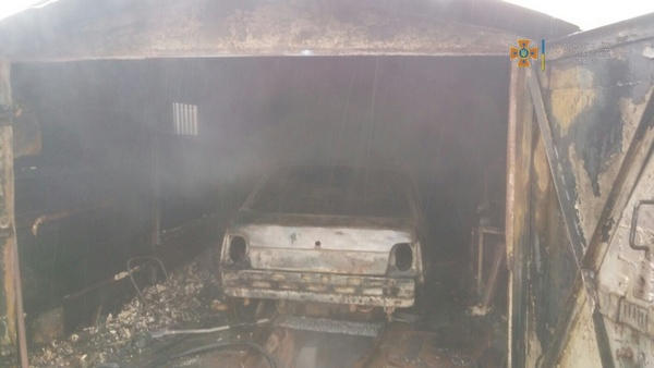 В Кременчуге на Молодежном горел гараж: есть пострадавшие