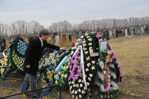 Админстрация Кременчуга почтила память героев Украины