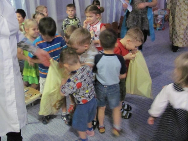 Святой Николай вручил кременчугским детям подарки от «Кременчугмясо»