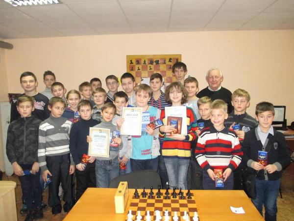 Юных кременчугских шахматистов наградили подарками
