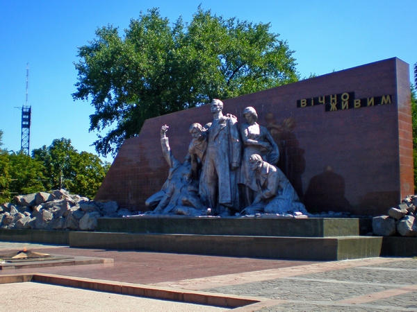 На реконструкцию памятника в Кременчуге не хватило денег