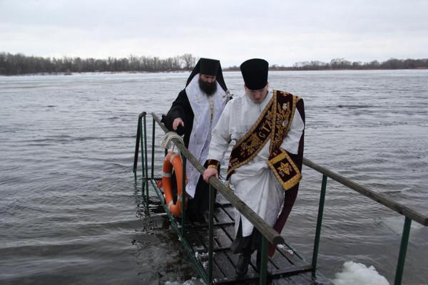 На Крещение в Кременчуге купались в водоемах и ходили Крестным ходом