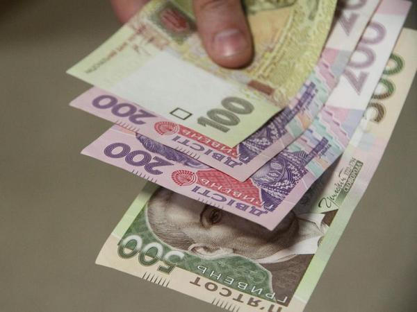 В Кременчуге раздают фальшивые деньги