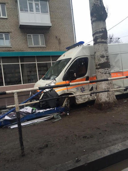 Бригада скорой помощи пострадала из-за аварии в Кременчуге