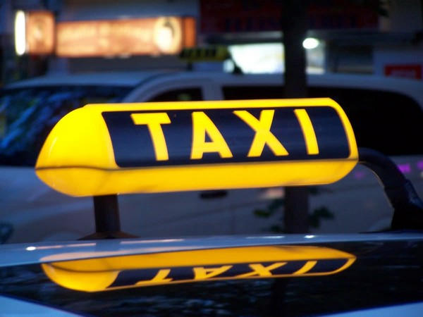 У кременчугского таксиста украли автомобиль прямо на работе