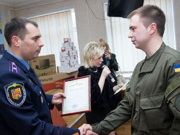Кременчугским бойцам Национальной гвардии вручили грамоты