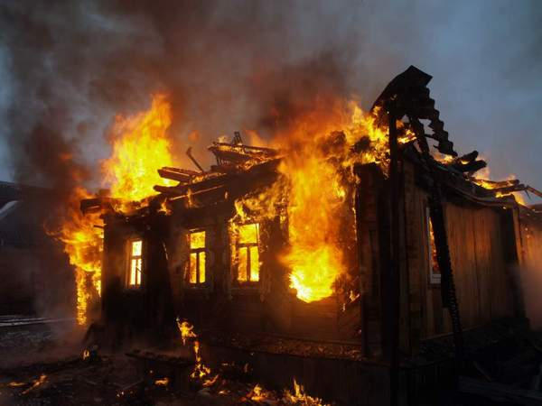 Пожар в Кременчуге не смогло потушить одно отделение спасателей