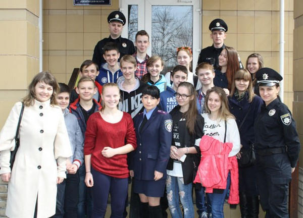 Кременчугские школьники увидели всю работу полиции